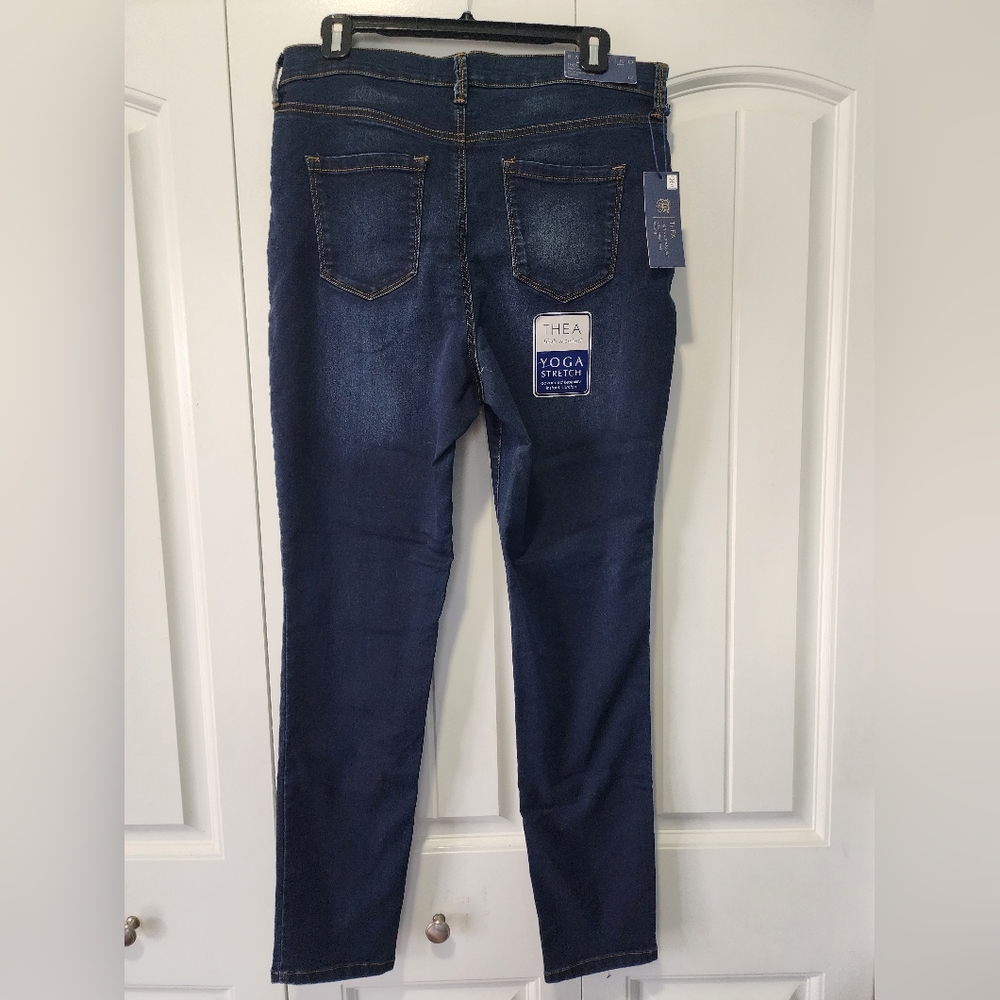 Ladies New w/tags Bandolino Theo Jeans Sz 12
